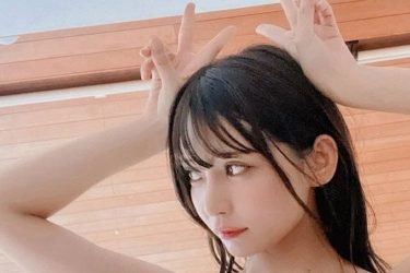 似鳥沙也加、Wピース美ボディ