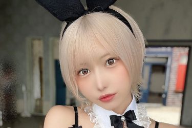 篠崎こころ、うさコス美谷間