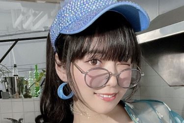 東雲うみ、超立体ドカ見せ