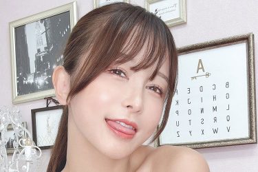 いくみ、大胆すぎるレースT