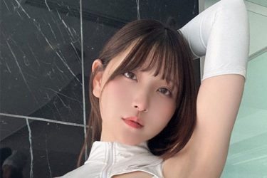 あまつまりな、ハイレグ競泳水着