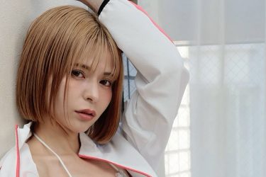 紅羽祐美、スポーティ&スケM字開脚