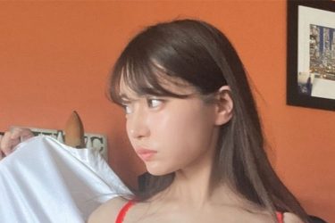 似鳥沙也加、ほぼ紐ビキニで大開放