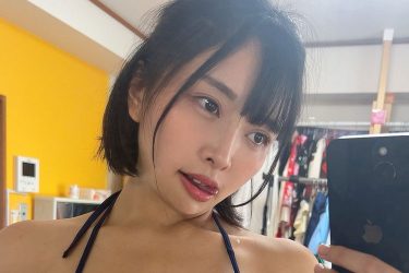 橋本ひかり、はみ出しまくりパイ