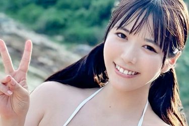 東雲うみ、海辺の記念撮影