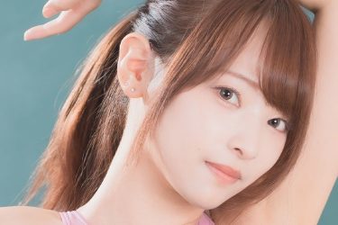 鬼木このは、教壇で競泳大開脚