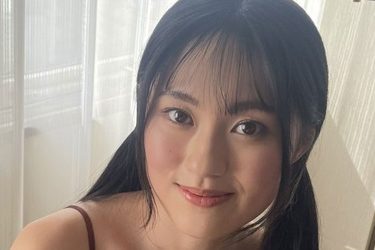 藤原ナミ、はだけ美谷間