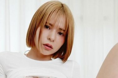 紅羽祐美、大胆ひっかけM字