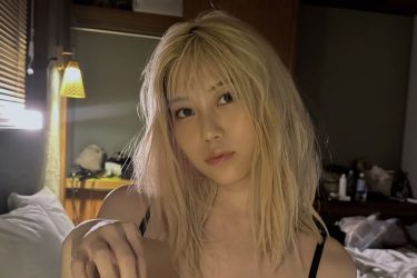 伊織いお、薄明り誘惑