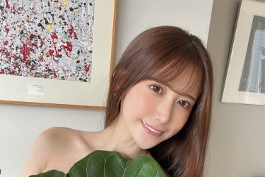 名取くるみ、素肌を葉っぱで隠した妖精ショット