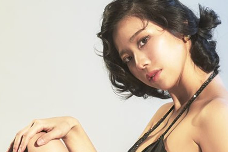 鈴木ふみ奈、あふれる美胸に伸びる美脚…気合いのオフショットに大歓声の画像1
