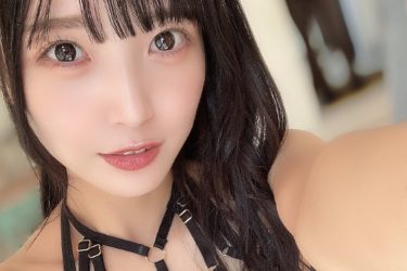 お花摘みで話題の由良ゆら、フェティッシュな黒ランジェリーで大人の魅力