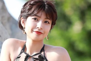 藤井マリーのバブリービキニショット