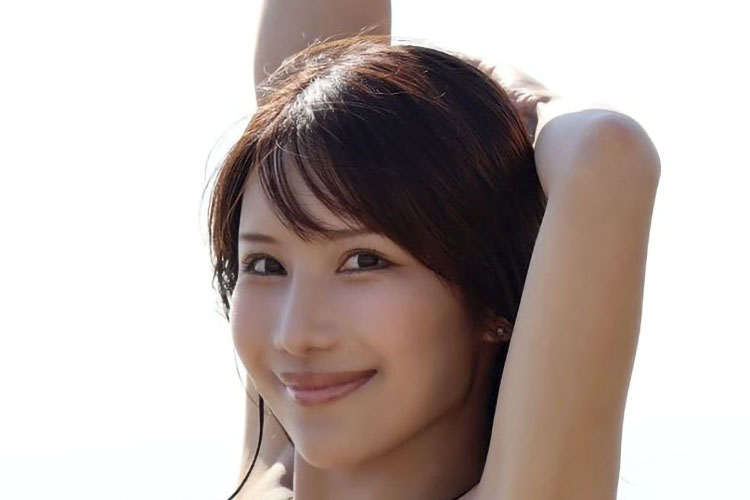 琴井ありさ、健康美あふれる王道ビキニカットの画像1