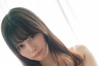 桃里れあ、プラべなランジェリー開脚