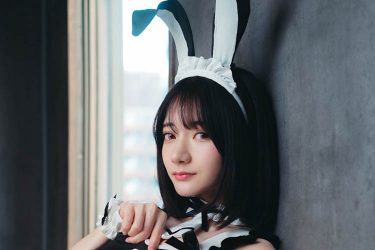 尊みを感じて桜井、フロント丸アキのメイドバニー