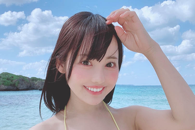 風愛ことり、ビキニに収まりきれない絶景バストの画像1