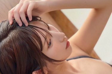 えなこ、黒ランジェリーの圧巻プロポーション