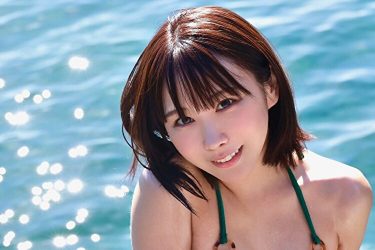 日向葵衣、麗しマーメイドボディ