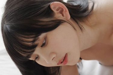 篠見星奈、ヒップ際立つ軟体ポーズ