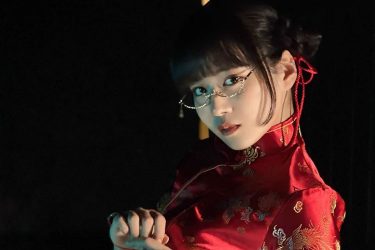 東雲うみ、大胆チャイナの圧巻美ヒップ