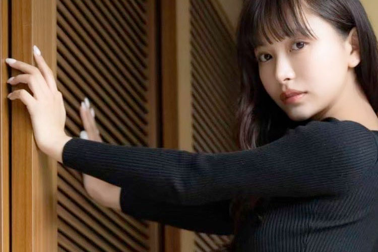 鈴木聖、極上ヒップの艶ガールの画像1