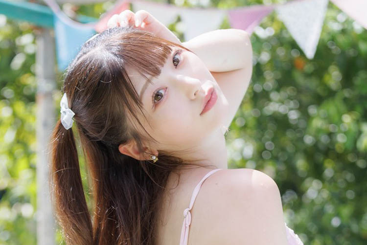 横山みい奈、ピンクビキニの極上ボディラインの画像1