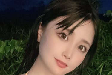 赤羽もも、ナイトプールでしっとり