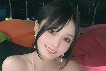 赤羽もも、トロピカルな美バスト