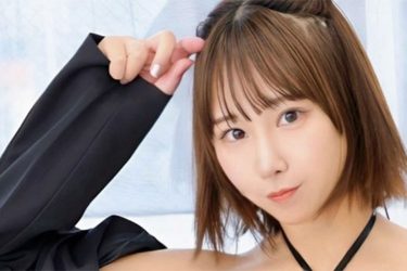 日向葵衣、O字水着×ニーハイの合わせ技