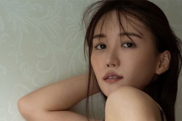 橘和奈、見返り美人の超絶ボディ