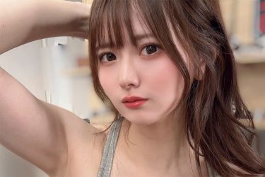 篠宮なほ、CK下着の艶あぐらショット