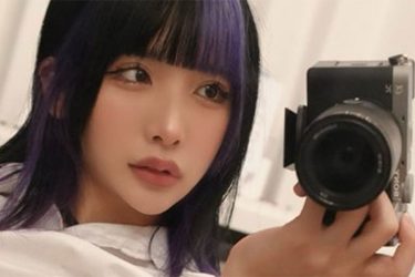 yunocy、カメラ片手の乱れ美女